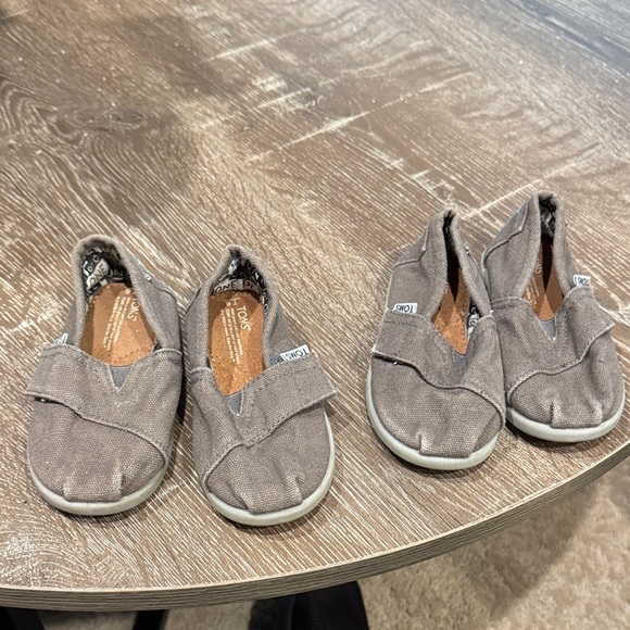 Toms Kids Tan Slip-On Slippers - Picture 1 of 2